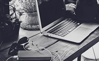 樊振东蛇年最后一战！德甲联赛赢1场输1场，单打逆袭、双打惜败